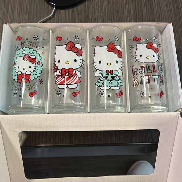 🎄 HELLO KITTY GLASSWARE SET of 4/ retail $60 - Picture 8 of 8